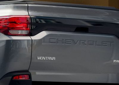 Frente de la nueva Chevrolet Montana 2026 en concesionario de Uruguay
