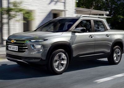 Frente de la nueva Chevrolet Montana 2026 en concesionario de Uruguay