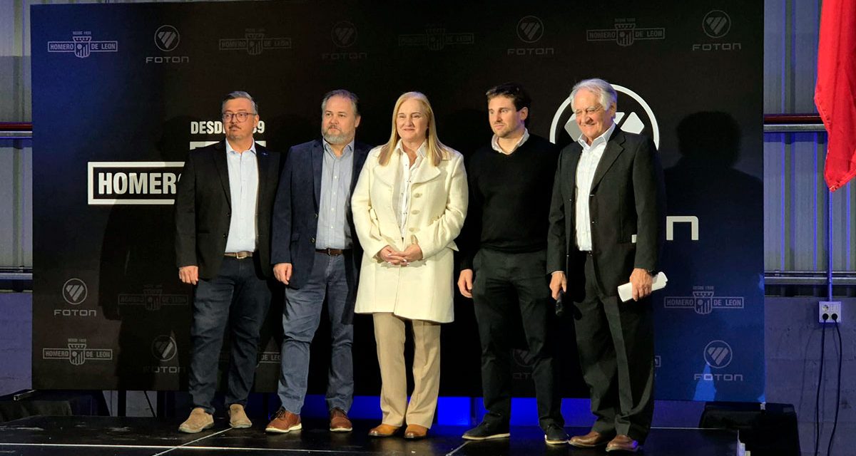 Homero de León inauguró el nuevo Foton Center