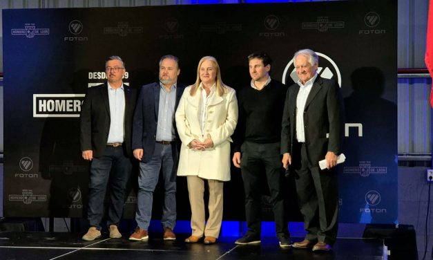 Homero de León inauguró el nuevo Foton Center